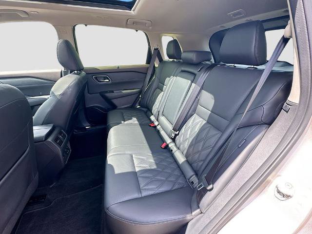 Used 2023 Nissan Rogue Platinum w/ Platinum Premium Package AWD/4WD image 20