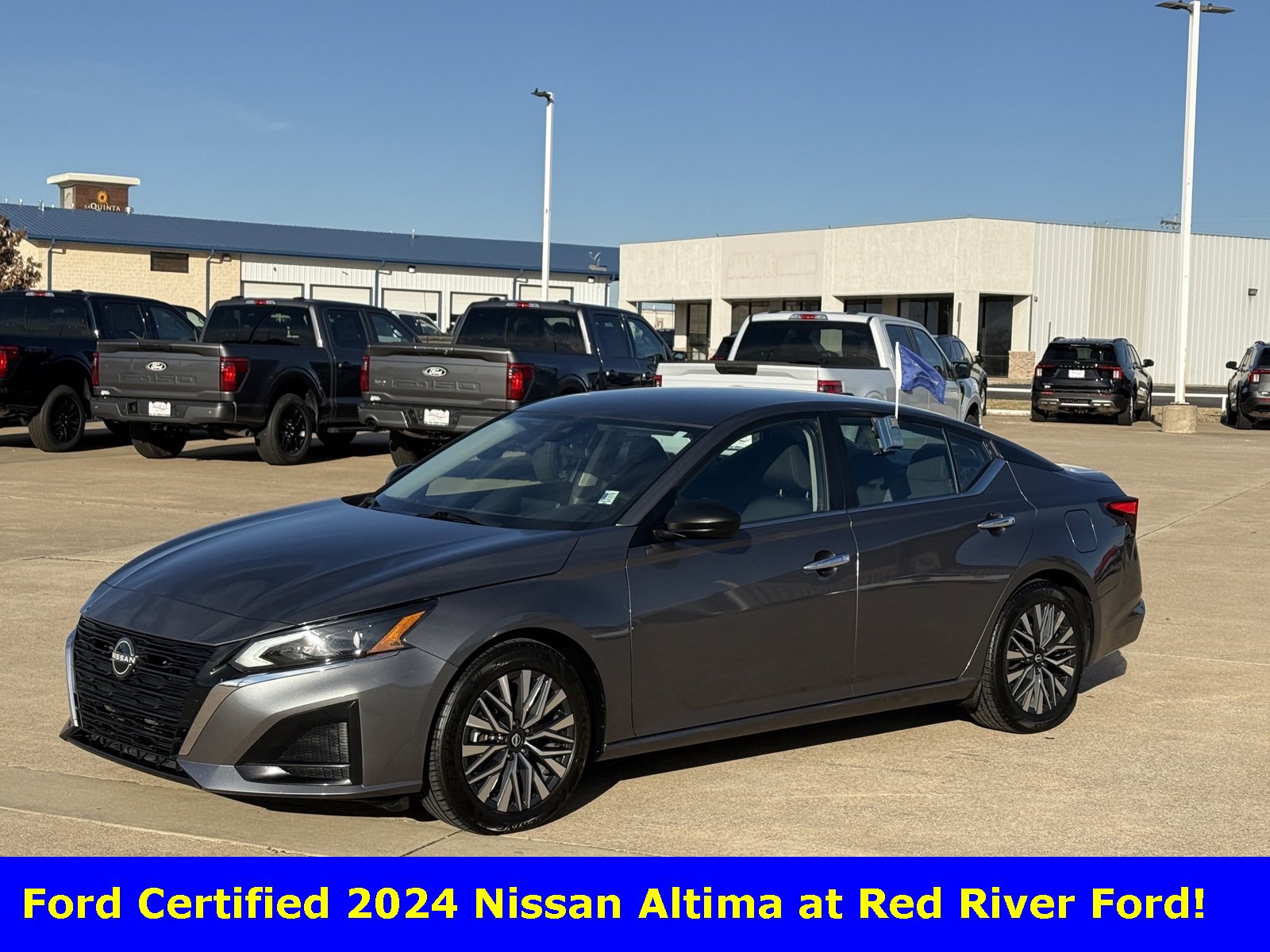 Used 2024 Nissan Altima 2.5 SV image 1