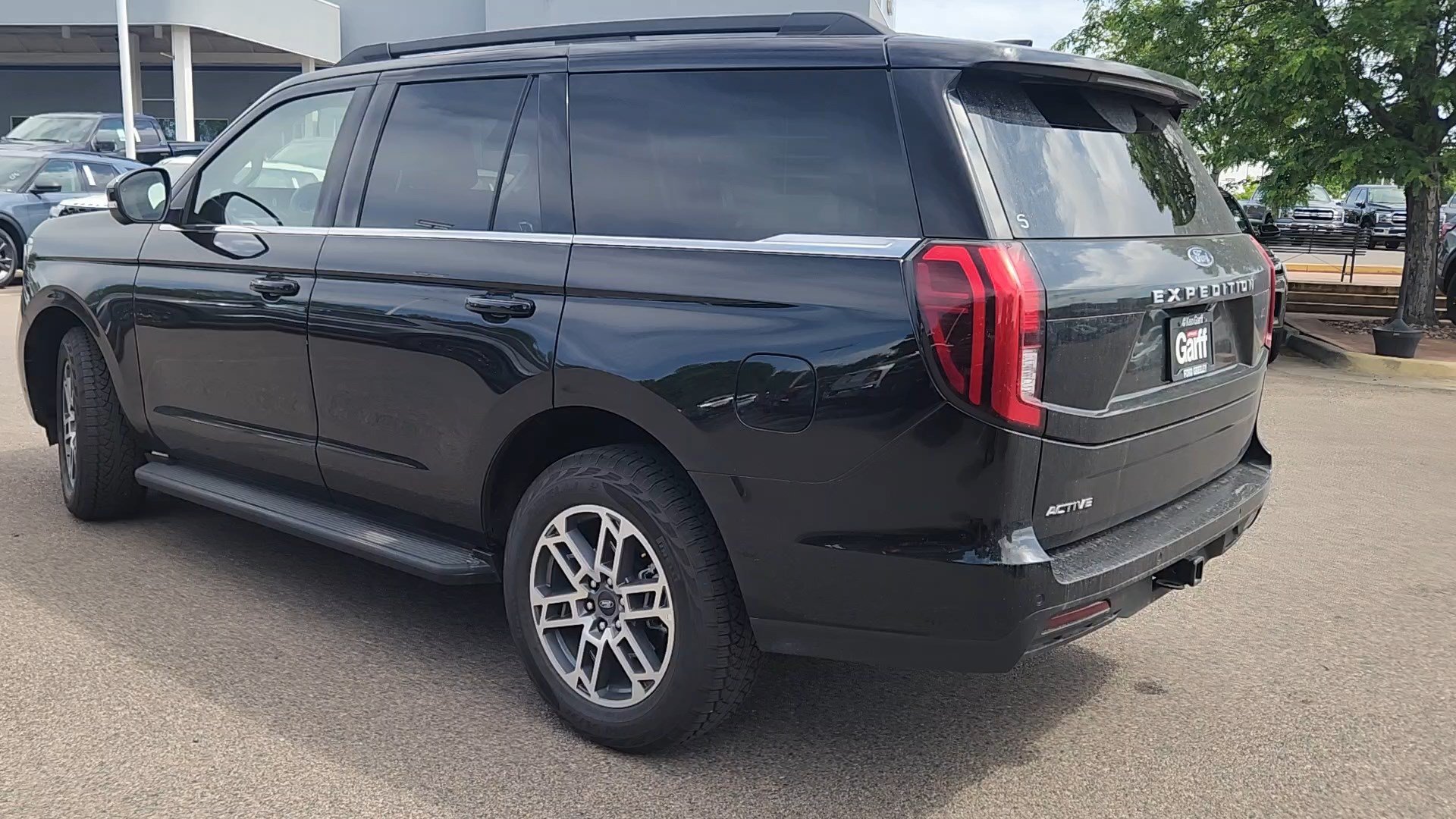 Certified 2025 Ford Expedition Active AWD/4WD image 4
