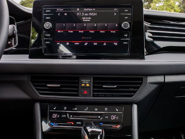 Used 2025 Volkswagen Jetta SEL FWD image 19
