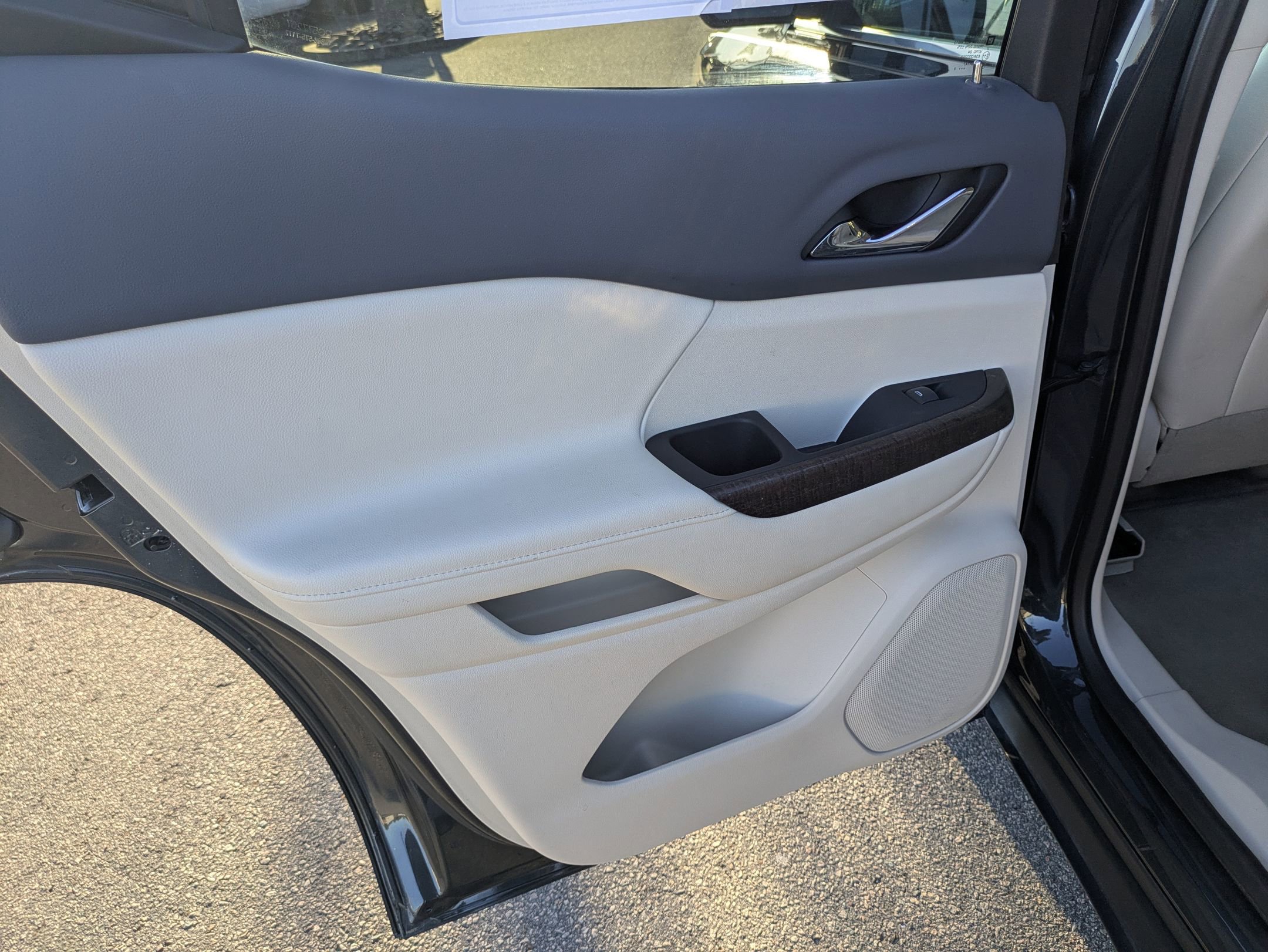 Used 2022 GMC Acadia Denali w/ Denali Ultimate Package image 27