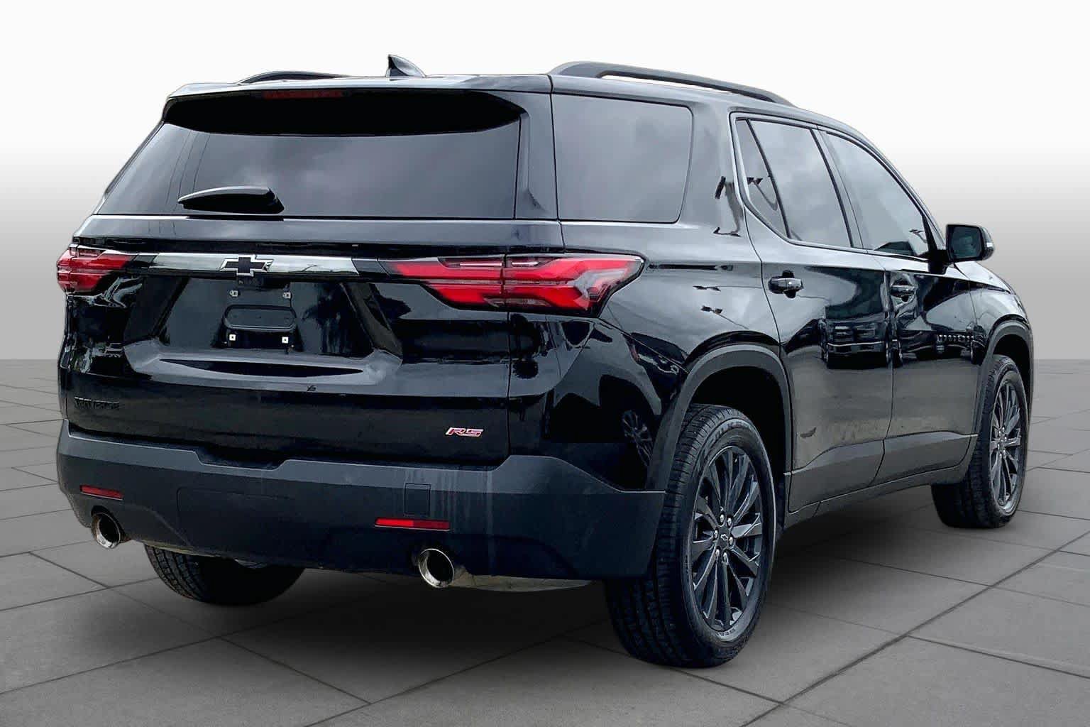 Used 2023 Chevrolet Traverse RS FWD image 13