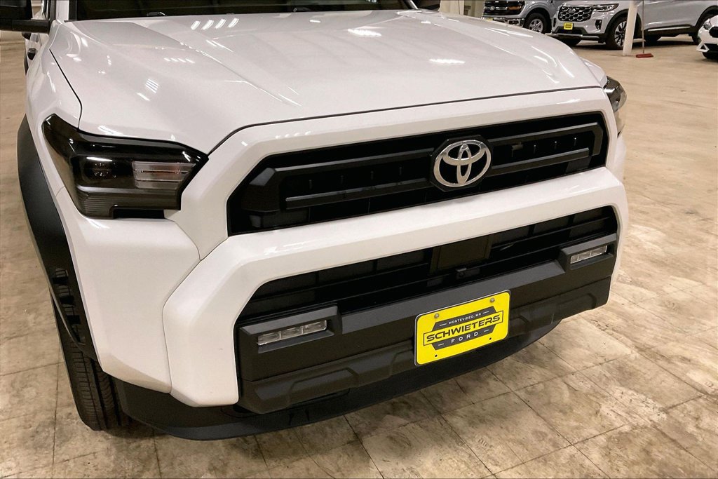 Used 2025 Toyota 4Runner SR5 AWD/4WD image 28