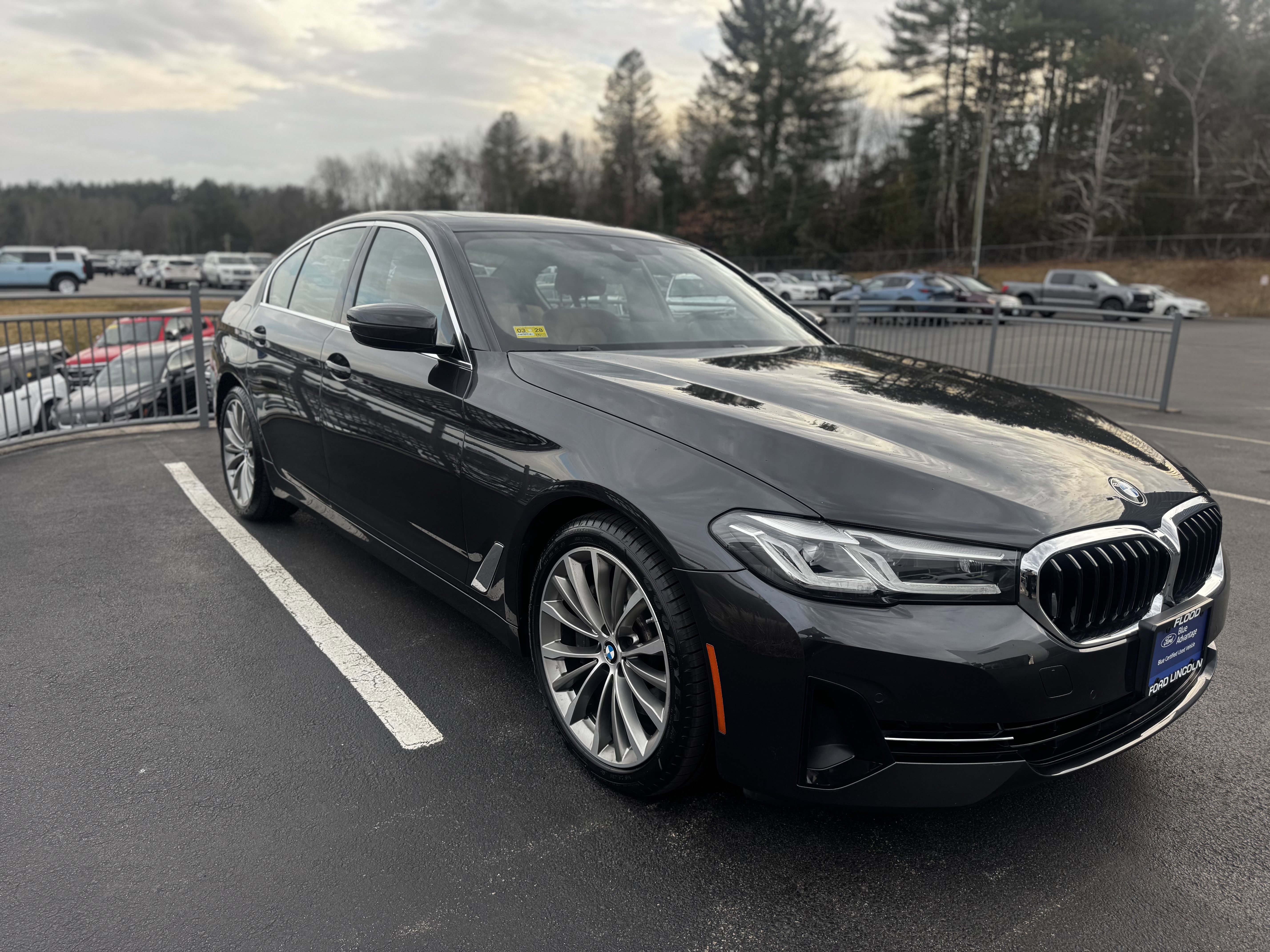 Used 2022 BMW 530i xDrive w/ Premium Package image 3