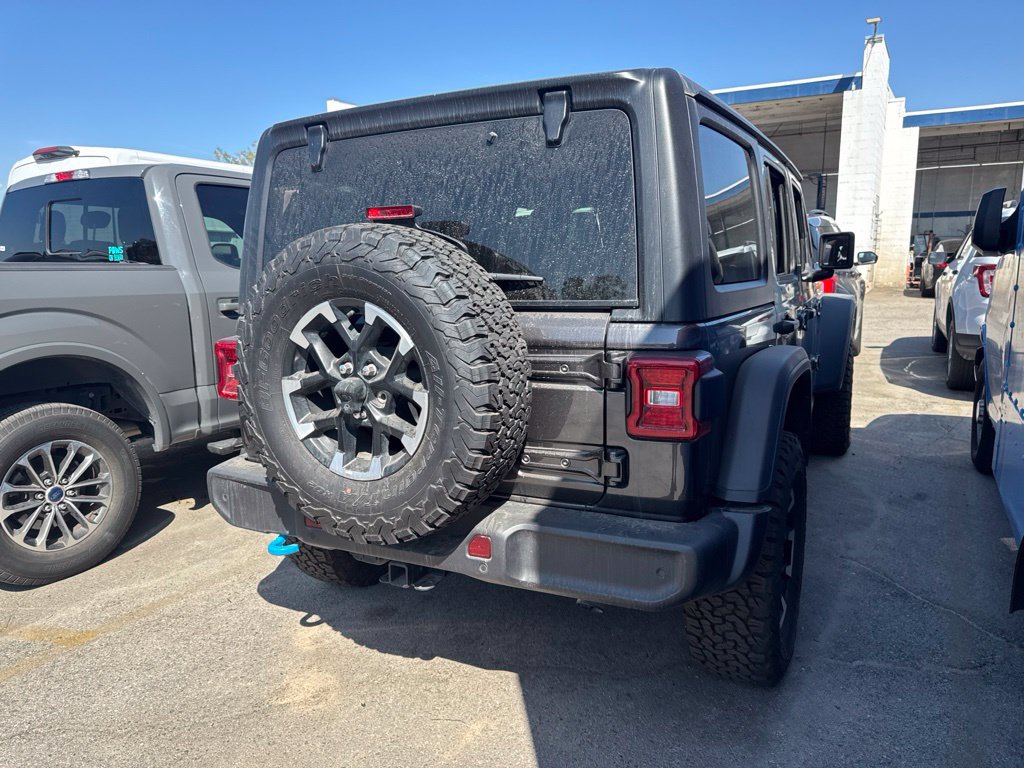 Used 2025 Jeep Wrangler Unlimited Rubicon 4xe w/ Safety Group AWD/4WD image 5
