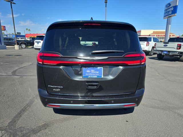 Used 2023 Chrysler Pacifica Touring-L image 2