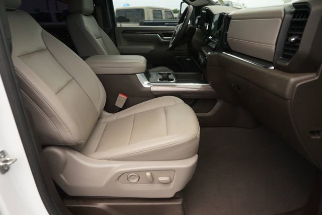 Used 2024 Chevrolet Silverado 3500 LTZ w/ LTZ Convenience Package AWD/4WD image 19