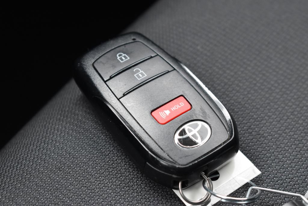 Used 2024 Toyota Corolla Cross LE w/ Moonroof Package image 14