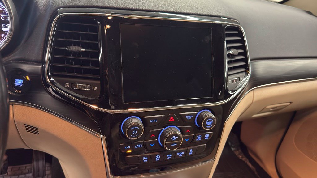 Used 2021 Jeep Grand Cherokee Limited AWD/4WD image 13