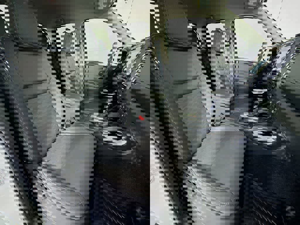 Used 2024 Nissan Frontier SV w/ Technology Package image 17