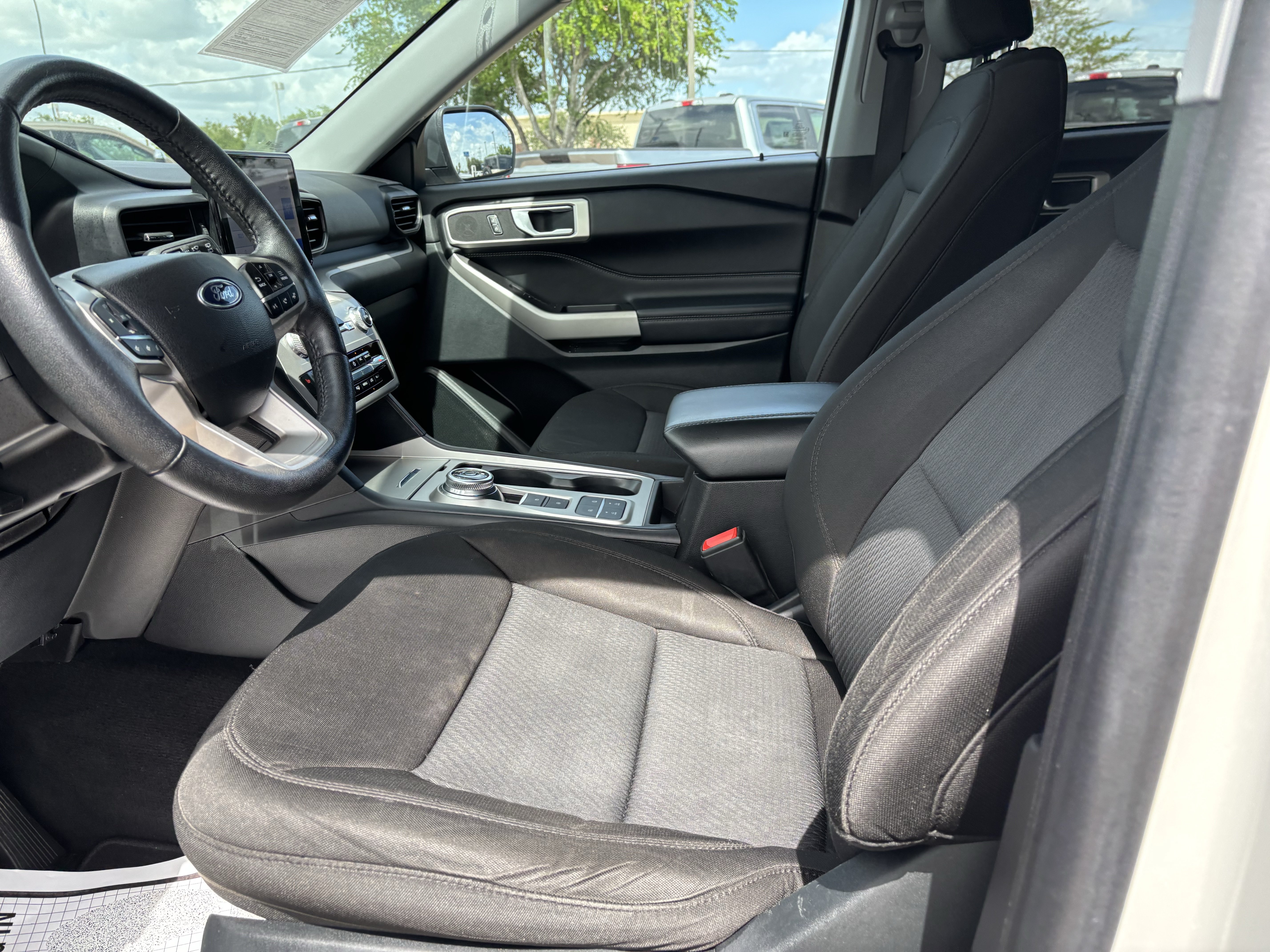 Certified 2023 Ford Explorer XLT RWD image 11