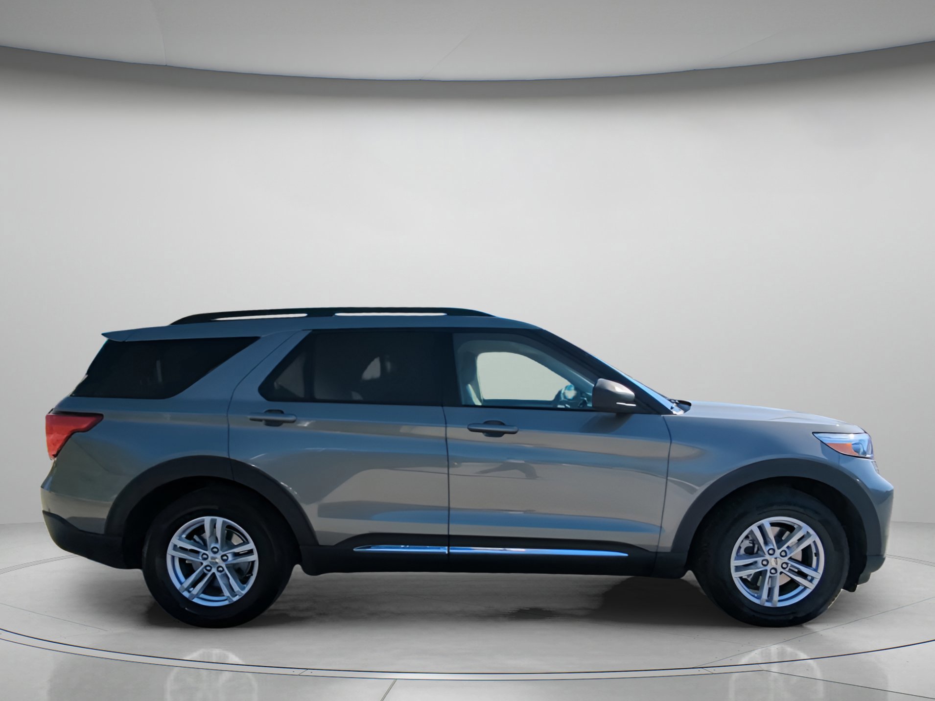 Certified 2020 Ford Explorer XLT w/ Equipment Group 202A image 26