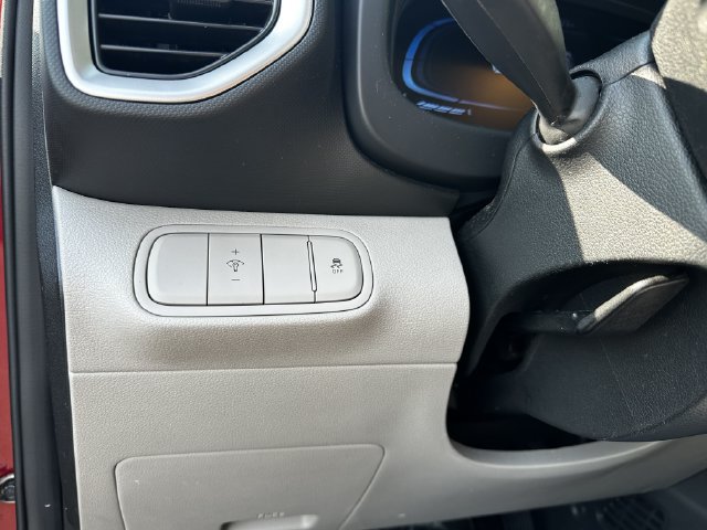Used 2023 Hyundai Venue SEL FWD image 29