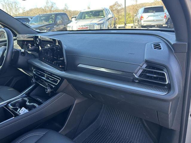 Used 2025 Chevrolet Traverse LT w/ Midnight/Sport Edition image 21