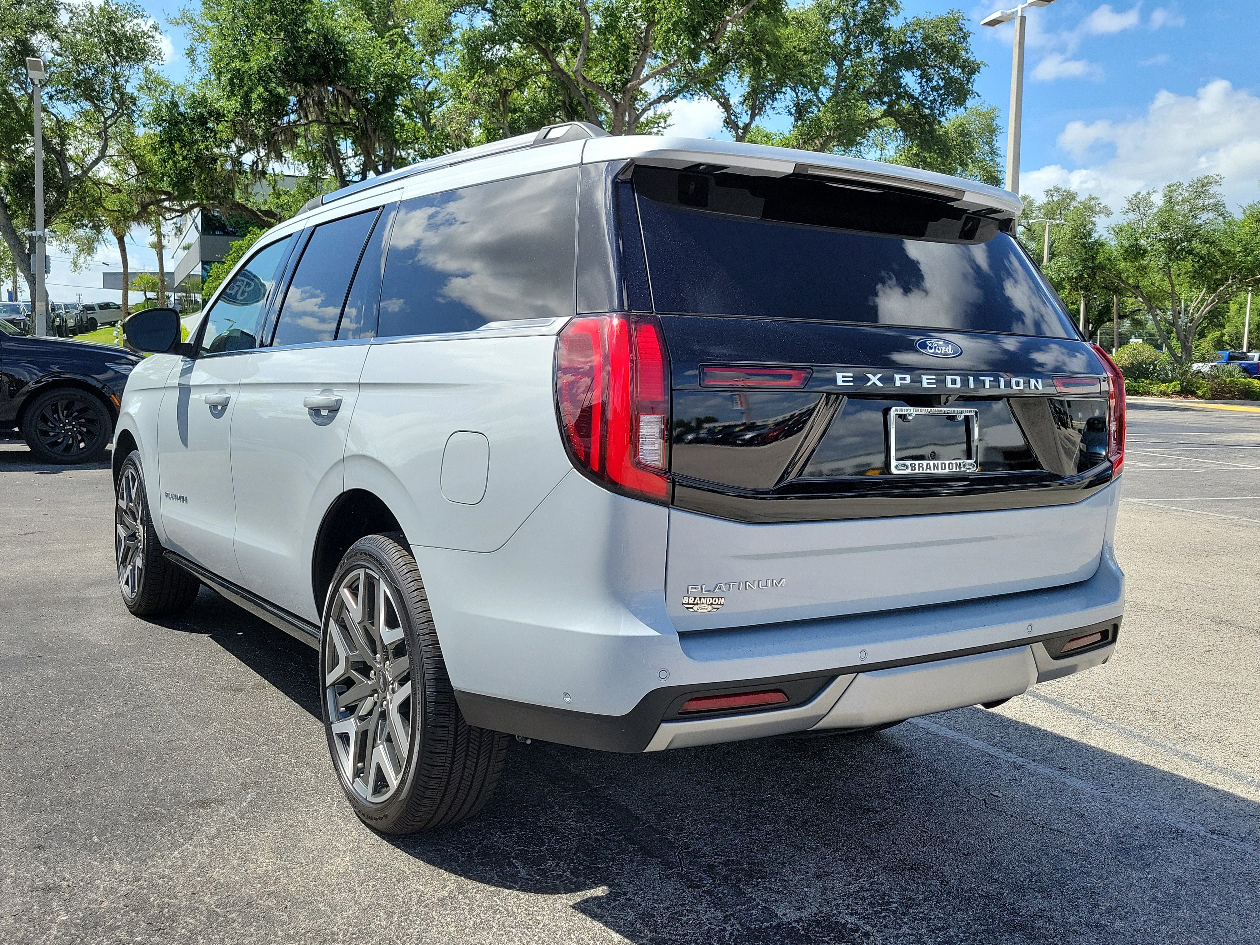 Certified 2025 Ford Expedition Platinum w/ Platinum Ultimate Package image 3
