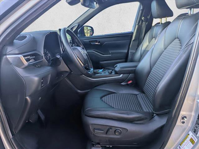 Used 2021 Toyota Highlander XSE AWD/4WD image 15