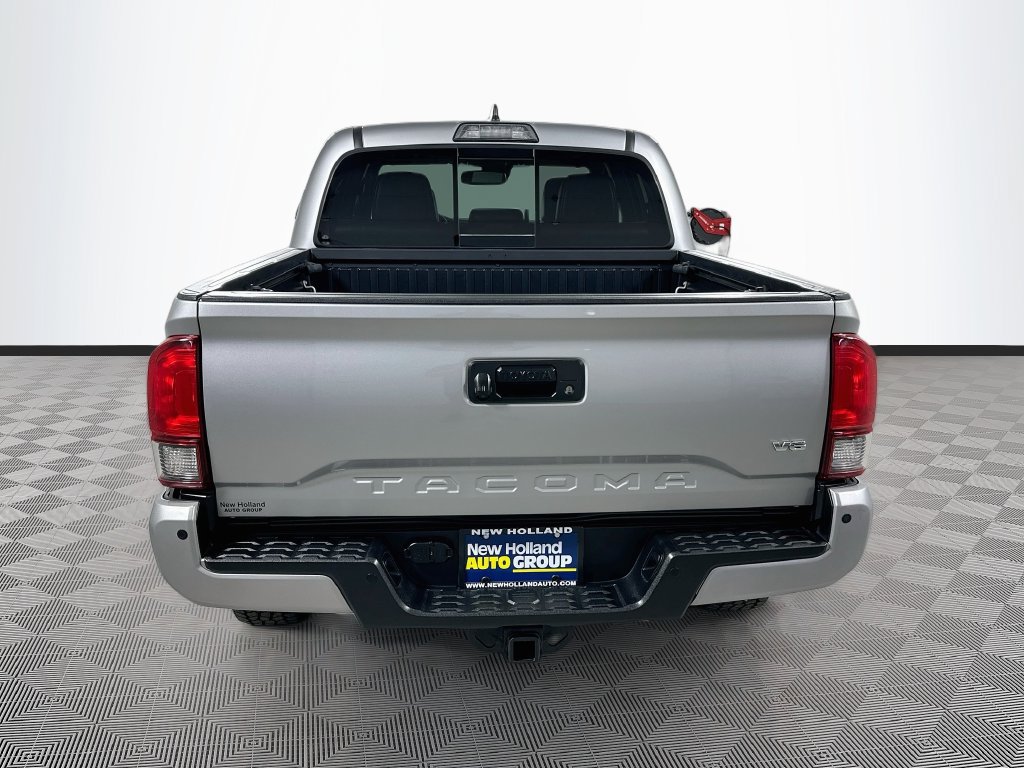 Used 2019 Toyota Tacoma TRD Off-Road AWD/4WD image 9