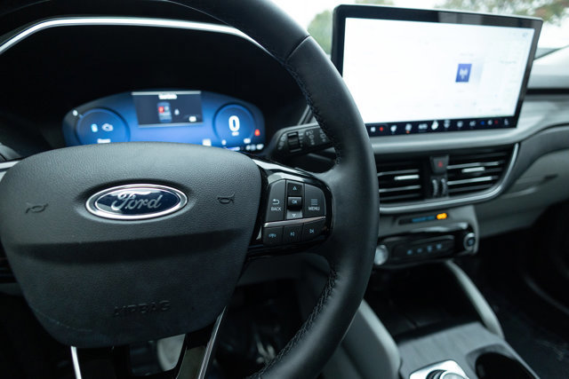 Certified 2025 Ford Escape Platinum w/ Premium Technology Package image 17