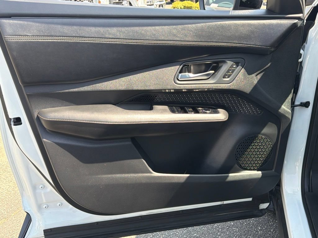 Used 2024 Nissan Ariya FWD image 21