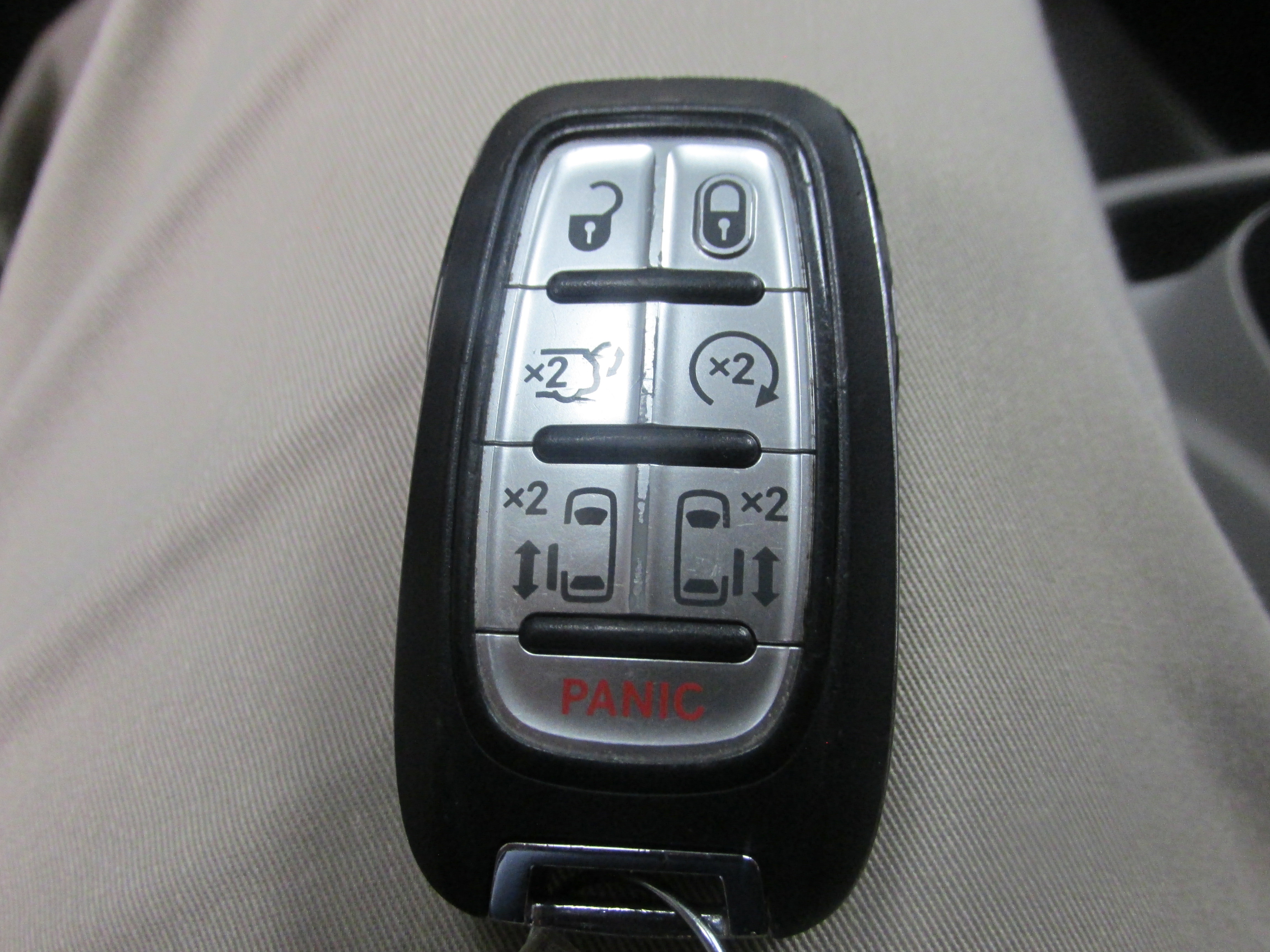 Used 2023 Chrysler Pacifica Touring-L FWD image 40