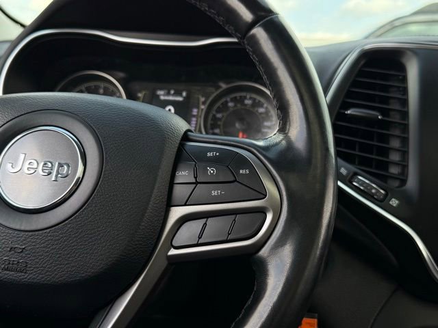 Used 2020 Jeep Cherokee Latitude w/ Cold Weather Group AWD/4WD image 8