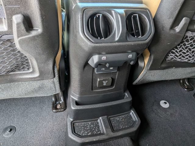 Used 2018 Jeep Wrangler Unlimited Rubicon AWD/4WD image 16