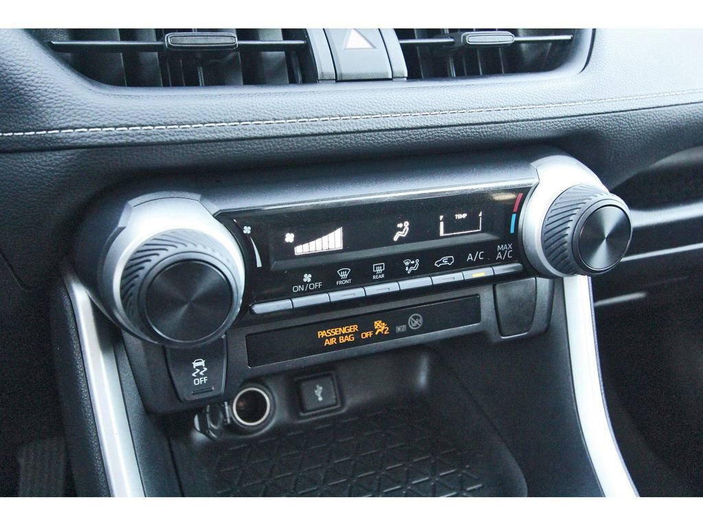 Used 2021 Toyota RAV4 LE FWD image 26