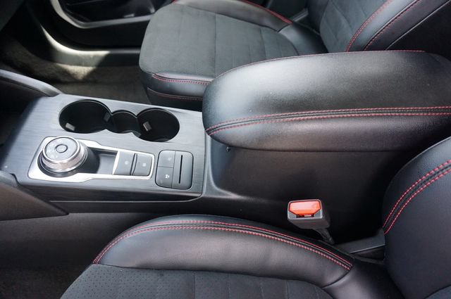 Certified 2022 Ford Escape SEL w/ SEL Stealth AWD Package image 30