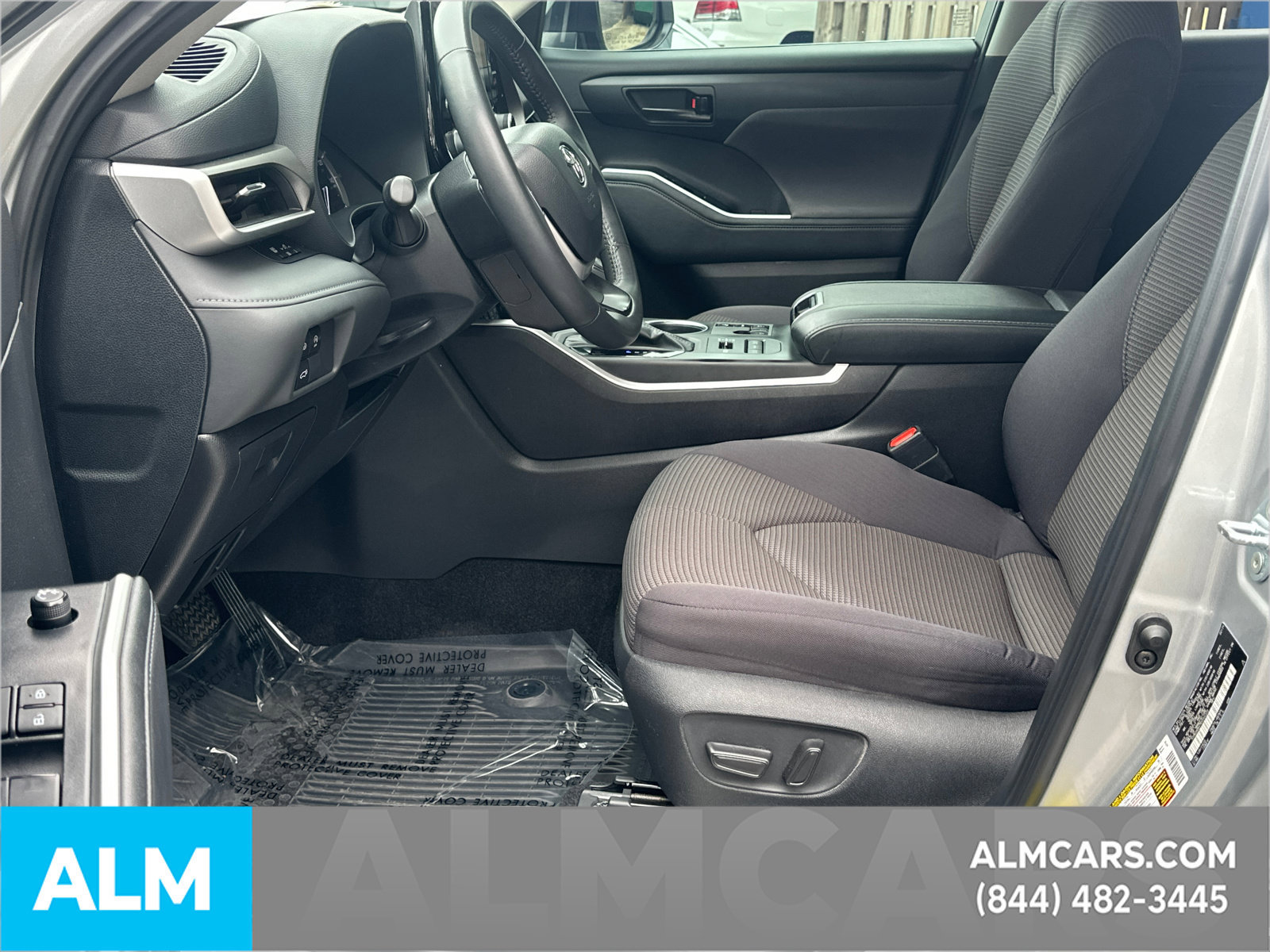 Used 2024 Toyota Highlander LE AWD/4WD image 10