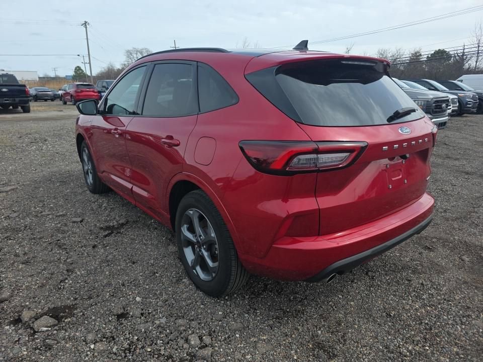 Certified 2023 Ford Escape ST-Line AWD/4WD image 4