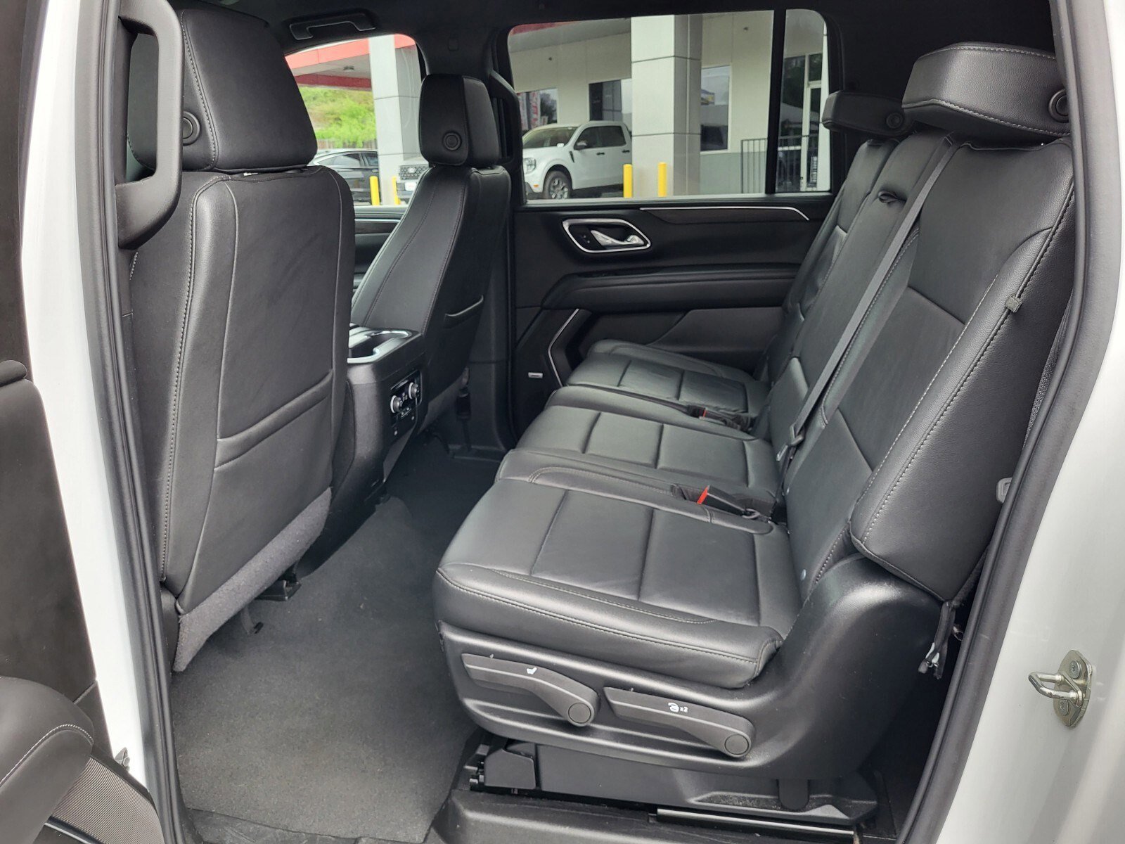 Used 2024 Chevrolet Suburban LT image 17