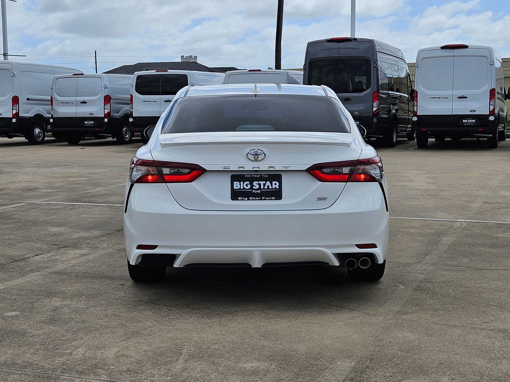 Used 2022 Toyota Camry SE FWD image 6