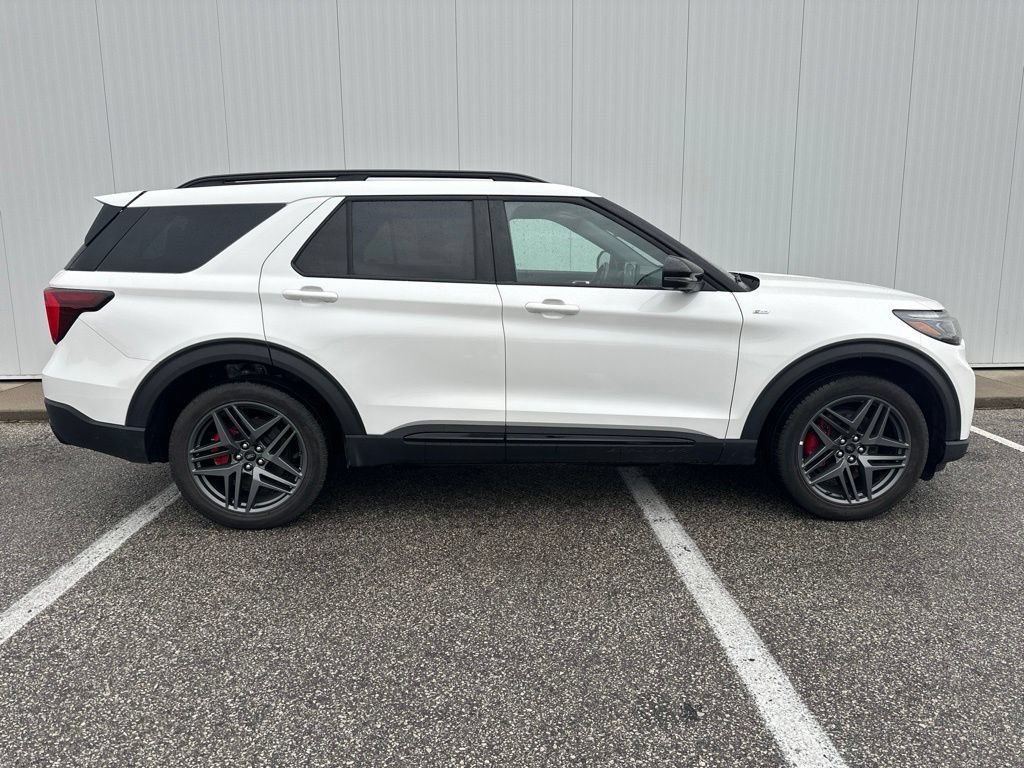 Certified 2025 Ford Explorer ST-Line w/ ST-Line Street Pack AWD/4WD image 9