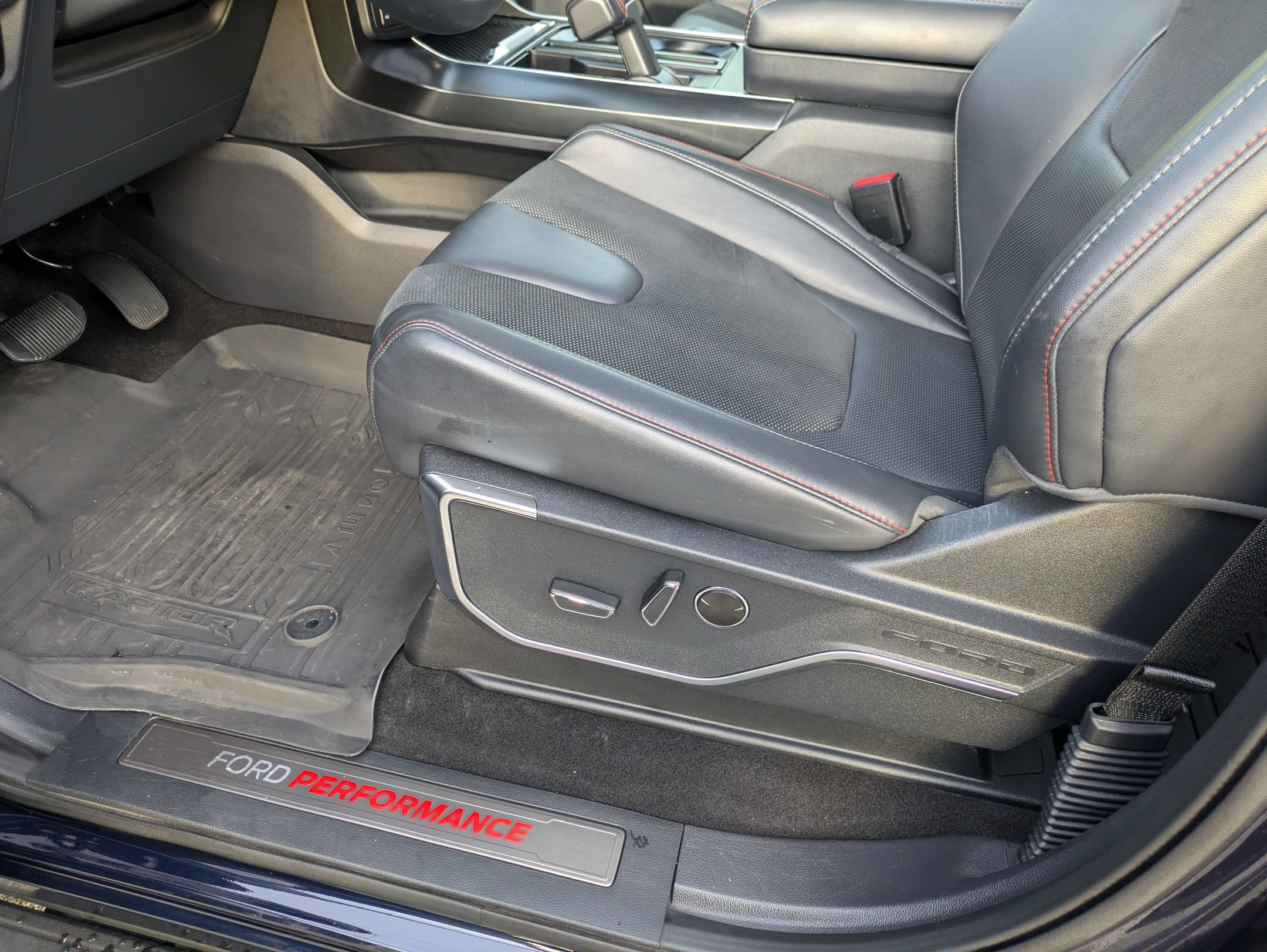 Certified 2025 Ford F150 Raptor AWD/4WD image 13