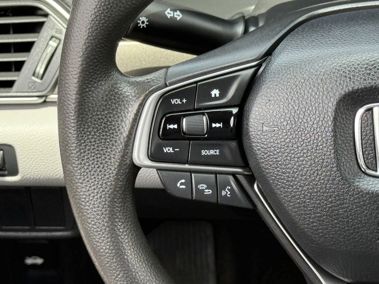 Used 2018 Honda Accord LX image 14