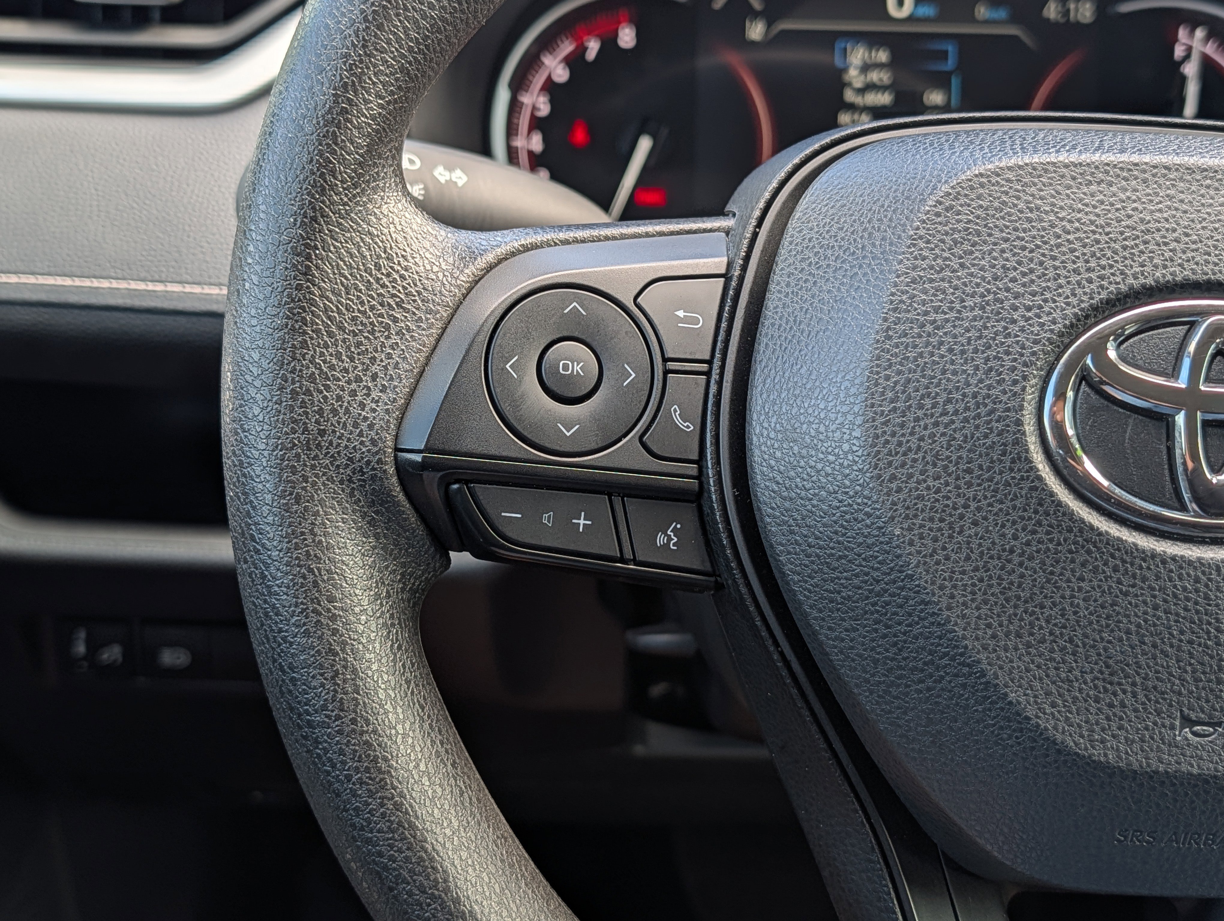 Used 2025 Toyota RAV4 XLE image 24