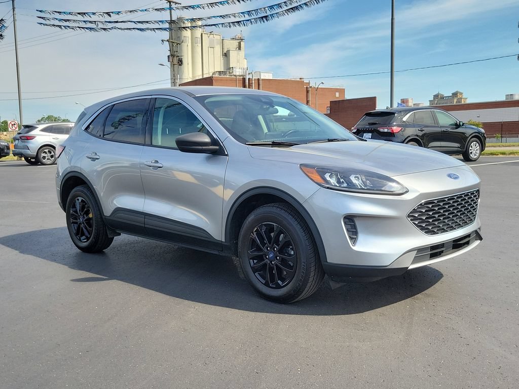 Certified 2022 Ford Escape SE w/ Cold Weather Package AWD/4WD image 2