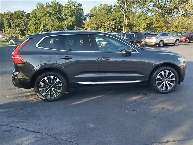 Used 2023 Volvo XC60 B5 Plus FWD image 3