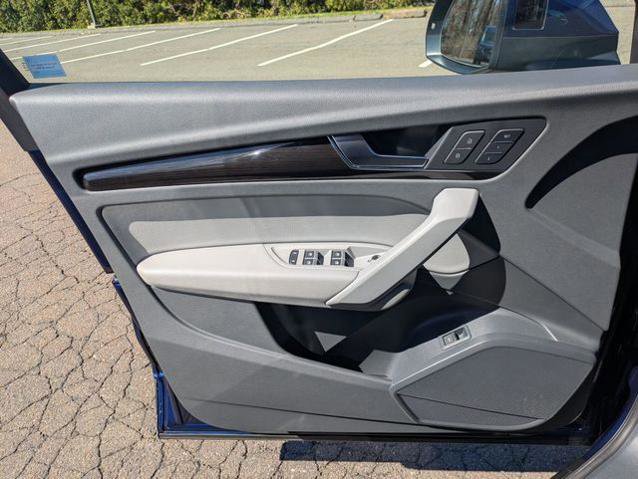 Used 2020 Audi Q5 2.0T Premium w/ Convenience Package image 11