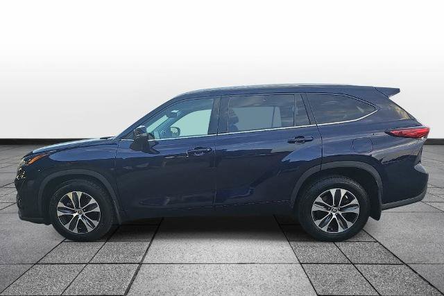 Used 2022 Toyota Highlander XLE AWD/4WD image 8