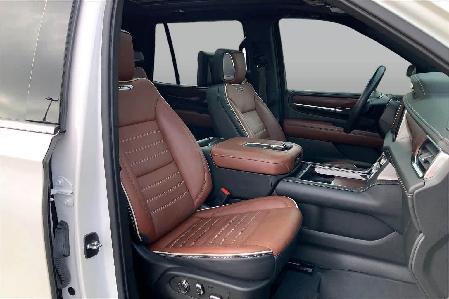 Used 2023 GMC Yukon Denali Ultimate AWD/4WD image 9