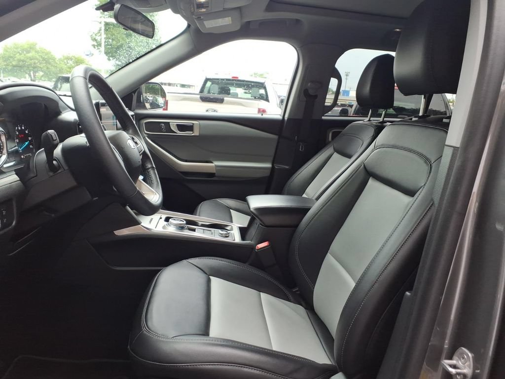 Certified 2023 Ford Explorer XLT w/ Equipment Group 202A AWD/4WD image 18