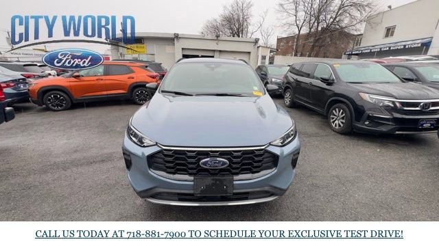 Certified 2025 Ford Escape ST-Line w/ Cold Weather Package AWD/4WD image 5