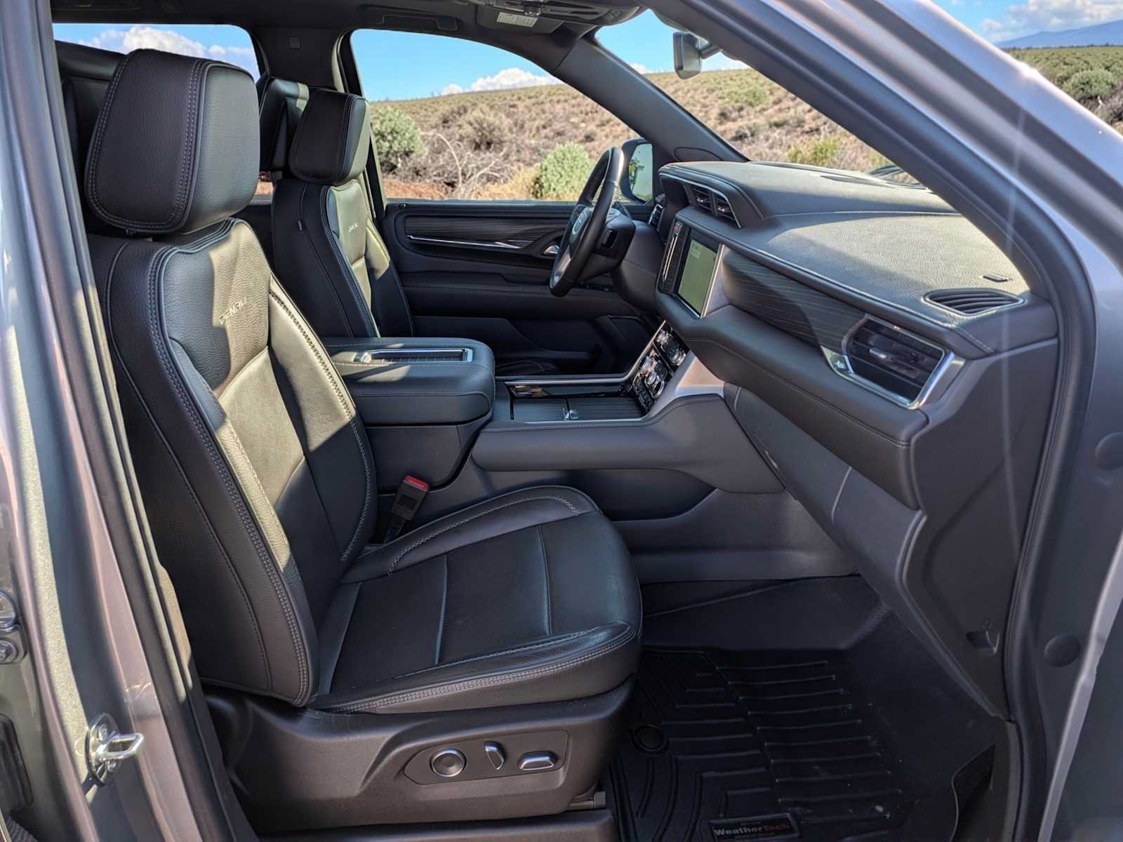 Used 2023 GMC Yukon Denali AWD/4WD image 17