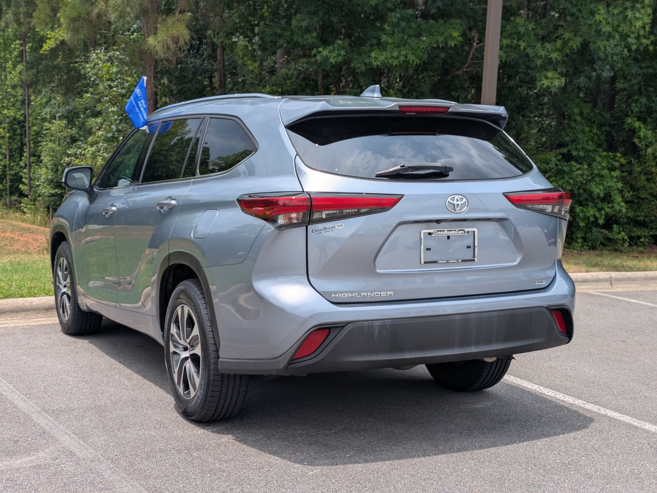 Used 2021 Toyota Highlander XLE FWD image 5