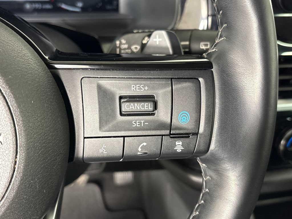 Used 2024 Nissan Pathfinder Platinum FWD image 14