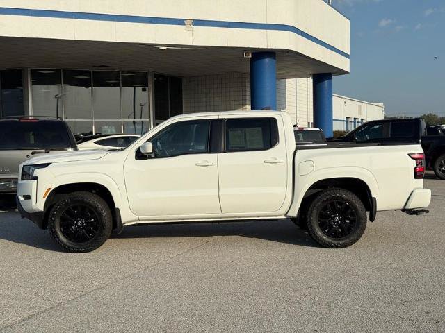 Used 2022 Nissan Frontier SV AWD/4WD image 2