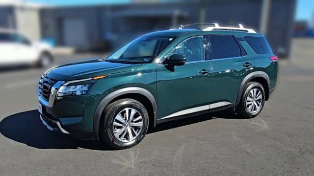 Used 2024 Nissan Pathfinder SL AWD/4WD image 5