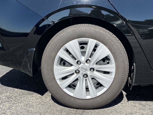 Used 2025 Nissan Sentra S FWD image 11