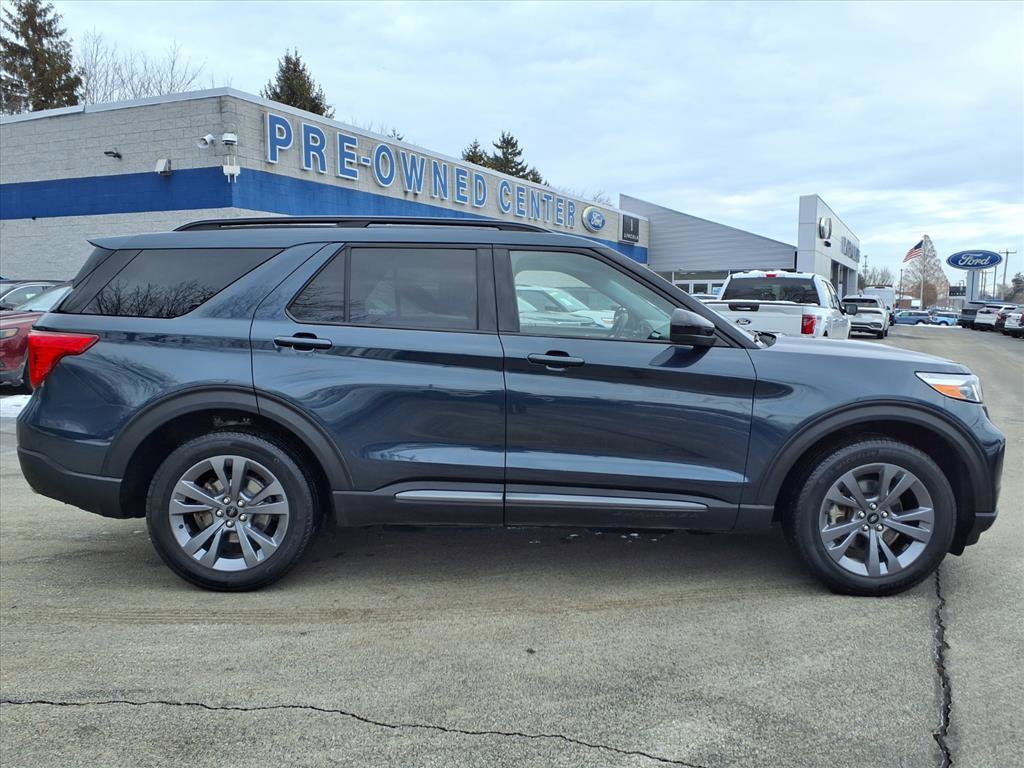 Certified 2022 Ford Explorer XLT w/ Equipment Group 202A image 3